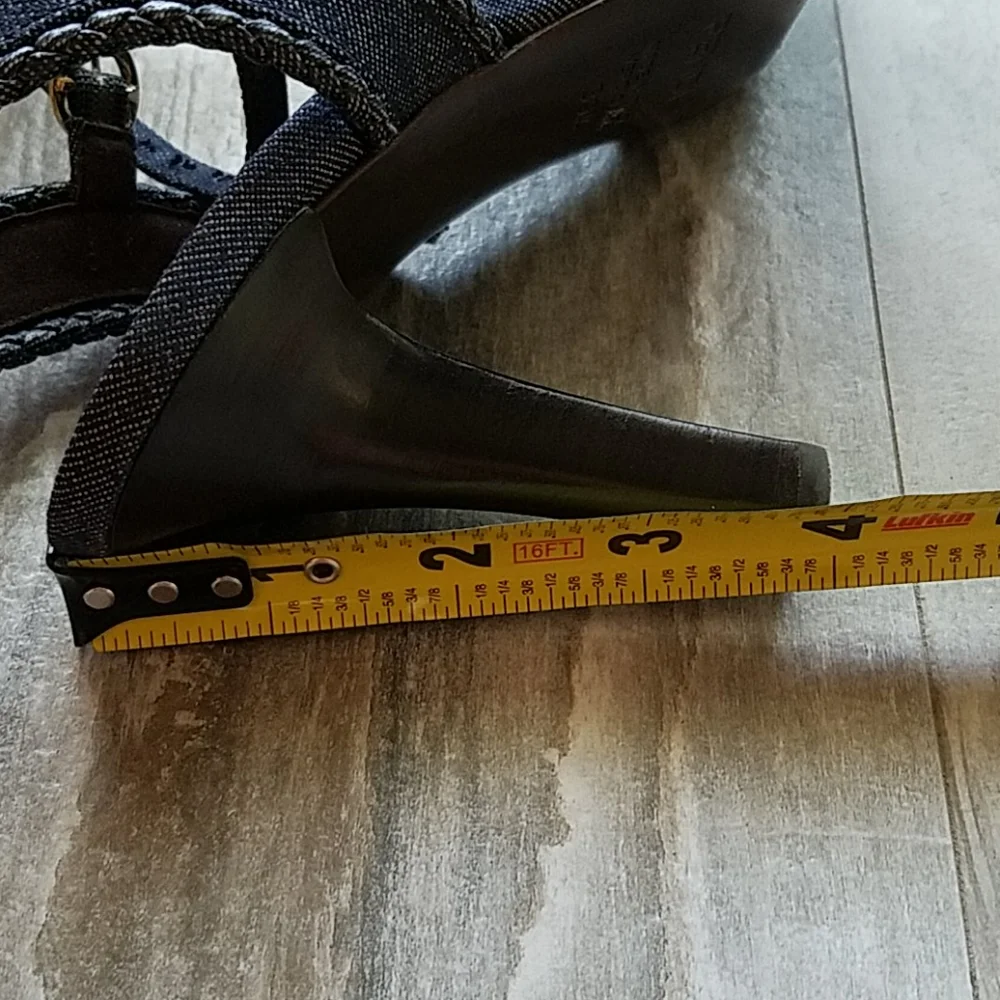 Fendi T-Strap Sandals - Picture 11 of 13